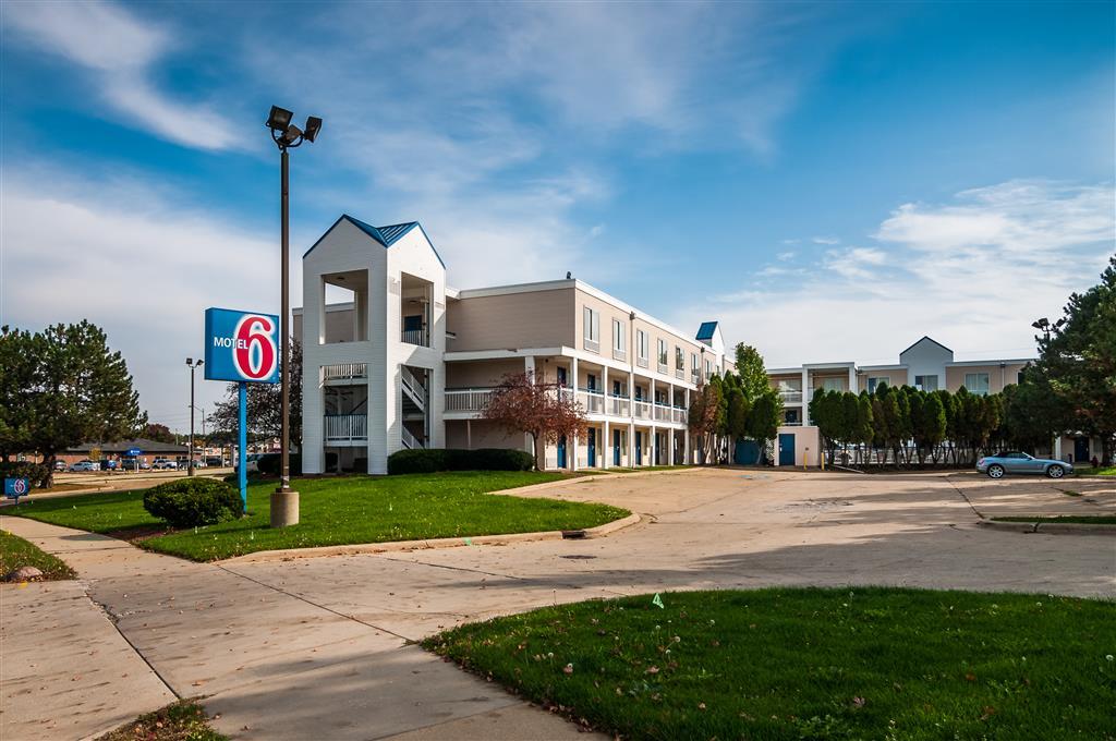 Motel 6 Normal Buitenkant foto